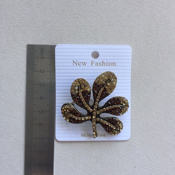 BEAUTIFUL BROOCH WITH CRYSTALS - Picture 2 of 2